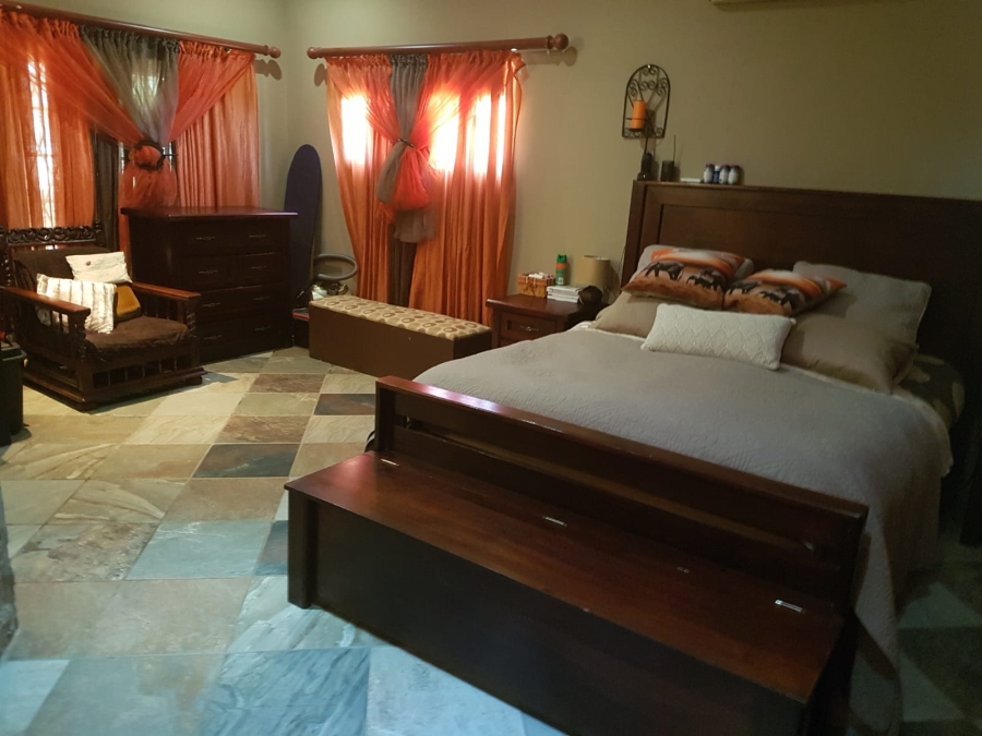 5 Bedroom Property for Sale in Mooinooi North West